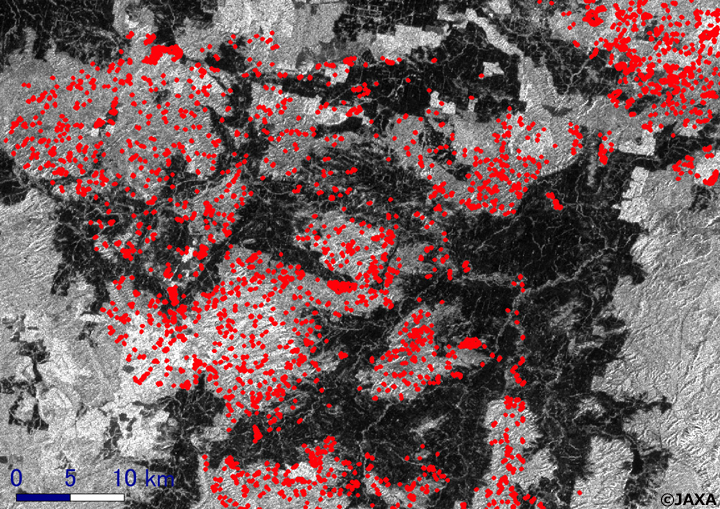 2020年1月9日観測のALOS-2/PALSAR-2 HV偏波画像に森林面積減少域の検出結果を赤プロットで重ねたもの